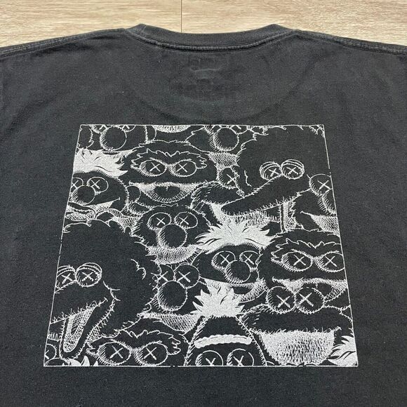 Uniqlo Kaws Shirt Mens Medium Black Sesame Street Art Pocket Graphic - Picture 5 of 9